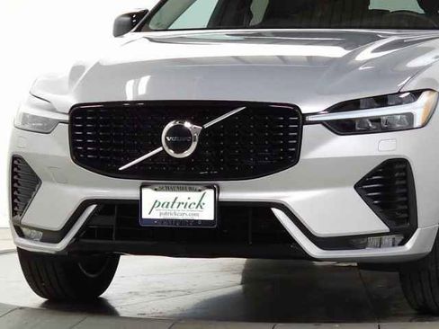 Used 2025 Volvo XC60 B5 Core w/ Protection Package Premier image 4