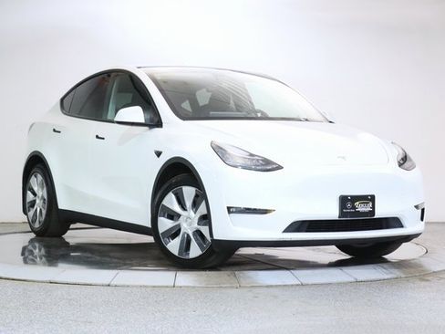 Used 2021 Tesla Model Y Long Range image 1