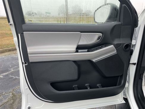 Used 2025 Ford Expedition Active image 15