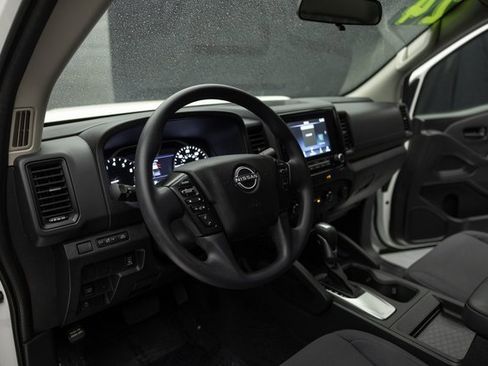 Used 2019 Nissan Frontier SV image 11