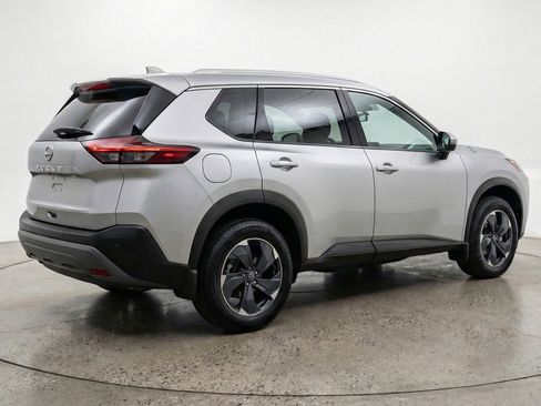 Used 2025 Nissan Rogue SV image 9
