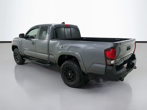 Used 2022 Toyota Tacoma SR5 AWD/4WD image 5