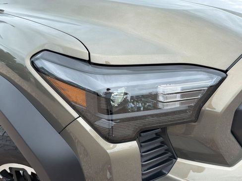 Used 2025 Toyota Tacoma TRD Off-Road AWD/4WD image 10