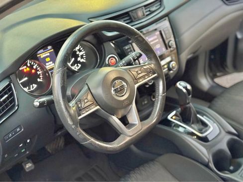 Used 2018 Nissan Rogue SV image 11