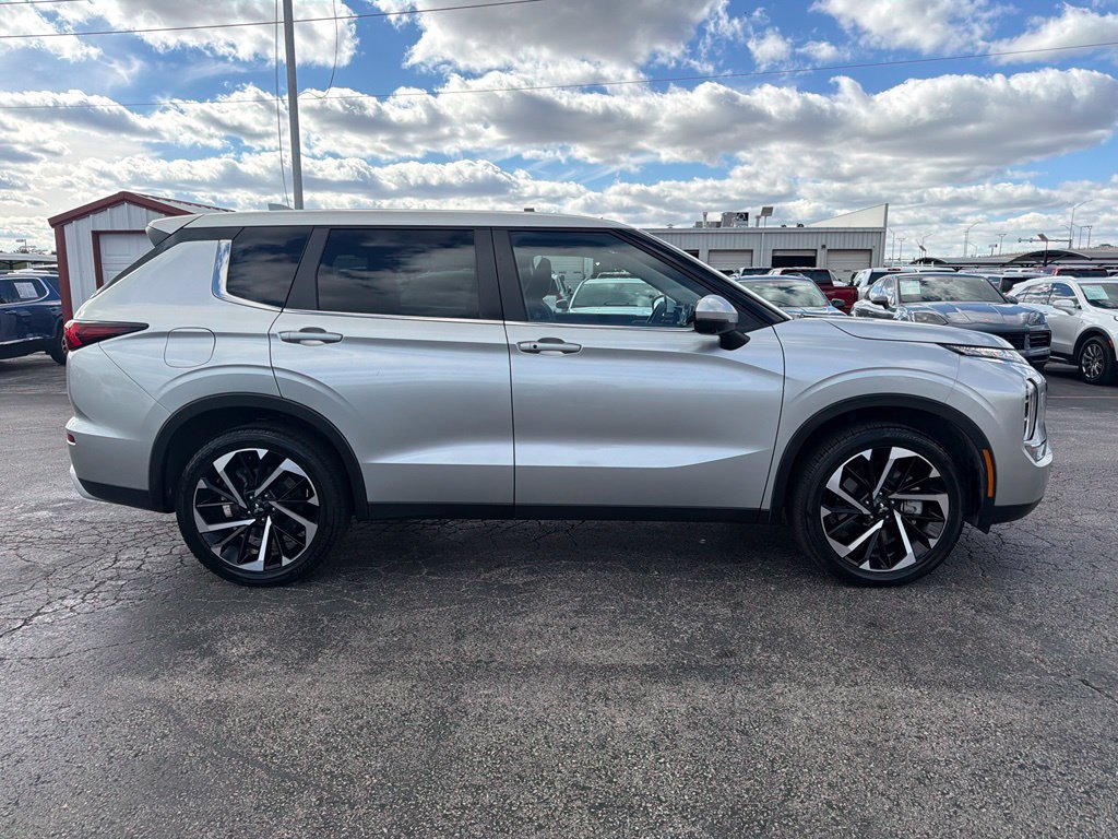Used 2023 Mitsubishi Outlander SE AWD/4WD image 4
