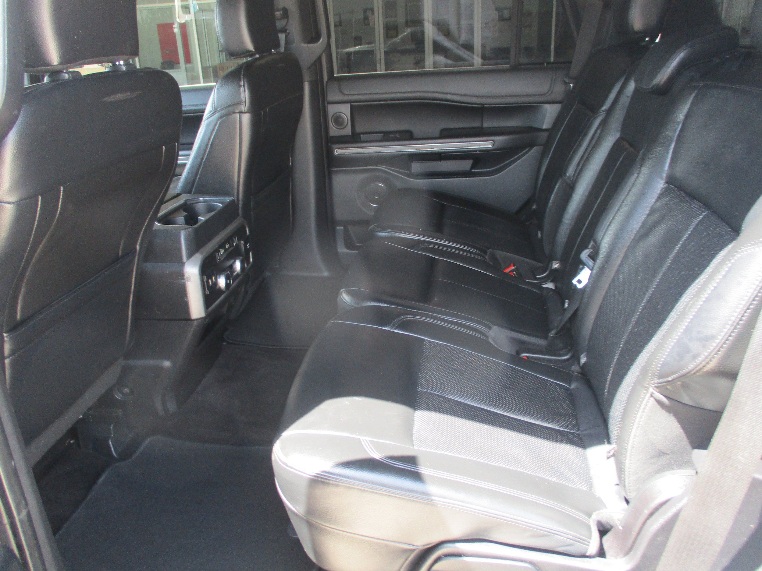 Used 2019 Ford Expedition XLT w/ Equipment Group 202A RWD image 5