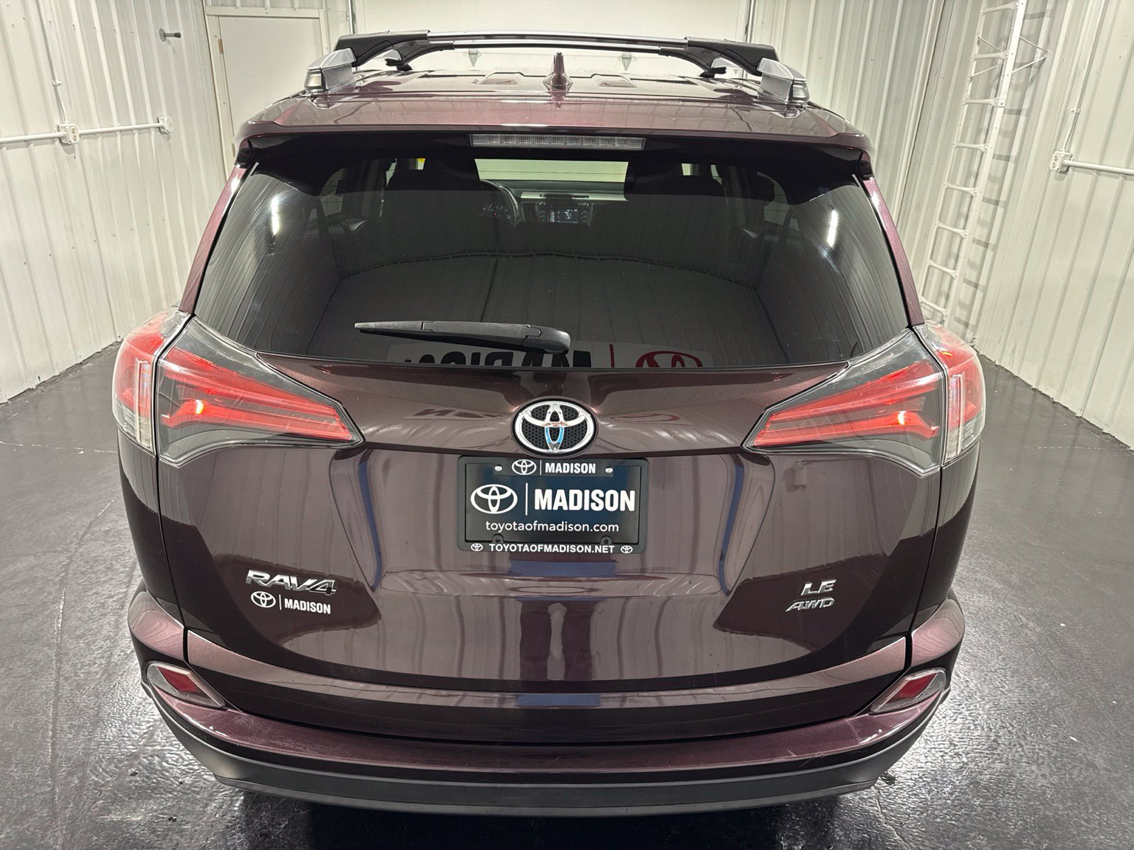 Used 2017 Toyota RAV4 LE AWD/4WD image 4