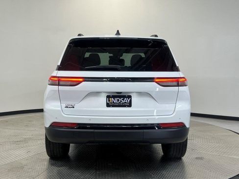 Used 2023 Jeep Grand Cherokee Altitude image 6