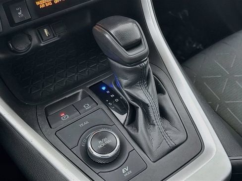 Used 2021 Toyota RAV4 XLE w/ Convenience Package AWD/4WD image 18