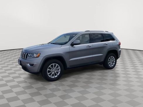 Used 2021 Jeep Grand Cherokee Laredo AWD/4WD image 3