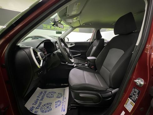Used 2024 Kia Soul LX FWD image 17
