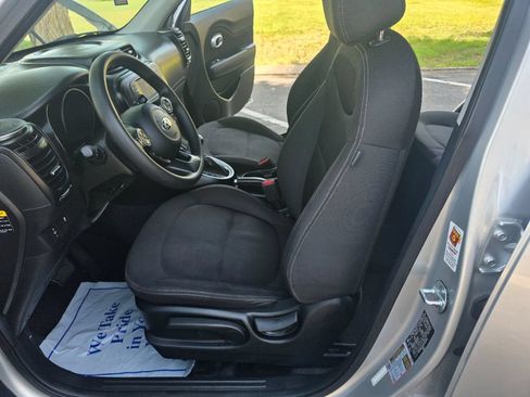 Used 2017 Kia Soul FWD image 12