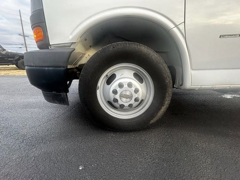 Used 2019 Chevrolet Express 3500 Extended w/ Driver Convenience Package image 17