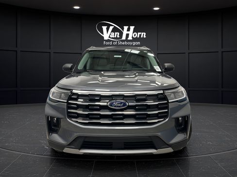 Used 2025 Ford Explorer Active w/ Active Comfort Package AWD/4WD image 2