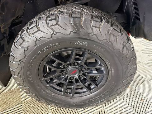 Used 2020 Toyota Tacoma TRD Off-Road w/ Technology Package image 12