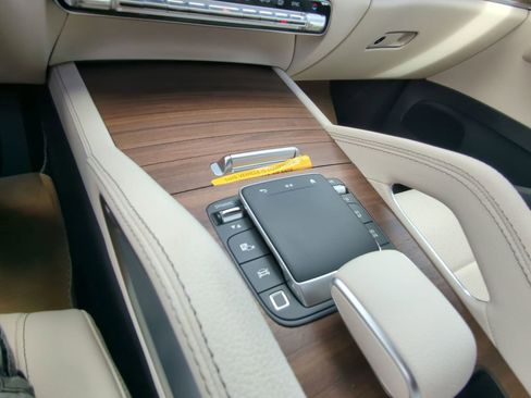 Used 2025 Mercedes-Benz GLE 350 4MATIC image 9