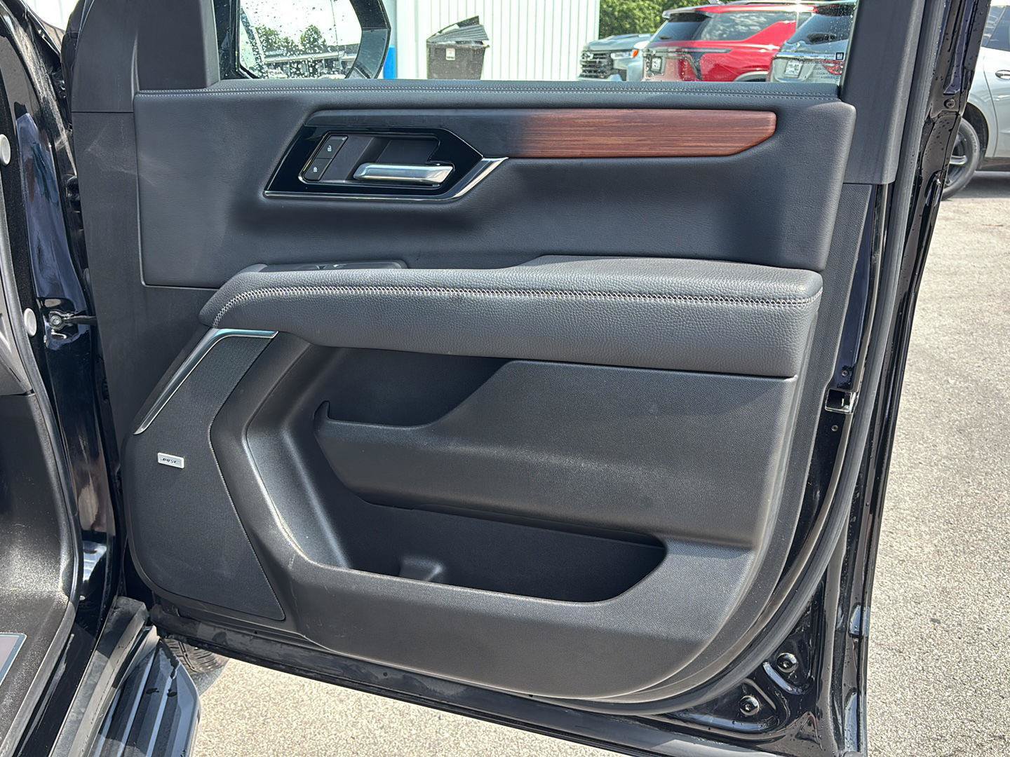 Used 2025 GMC Yukon Denali AWD/4WD image 26