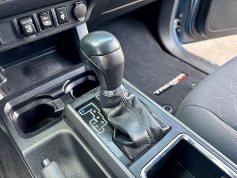 Used 2019 Toyota Tacoma TRD Off-Road AWD/4WD image 25