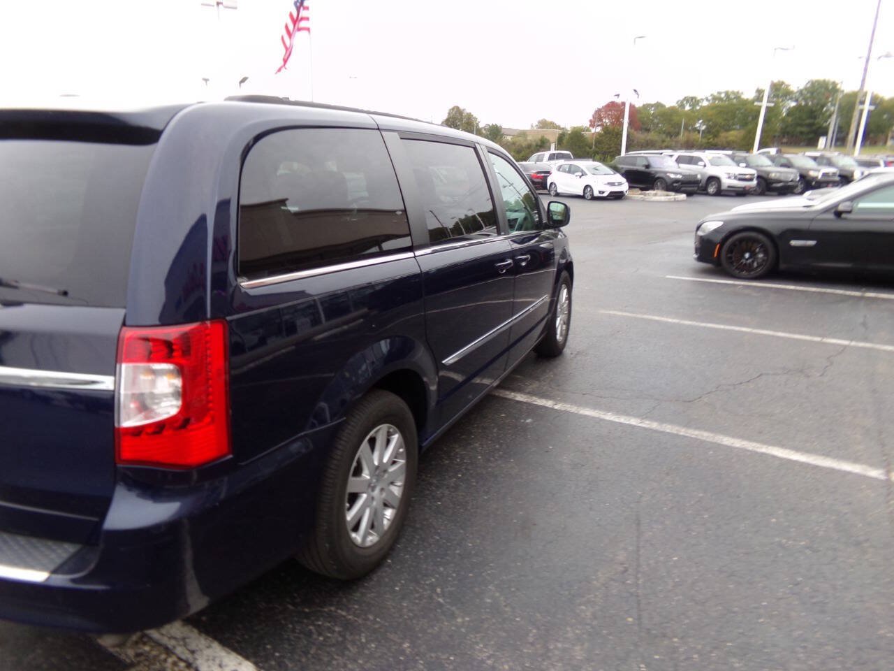 Used 2013 Chrysler Town & Country Touring FWD image 44