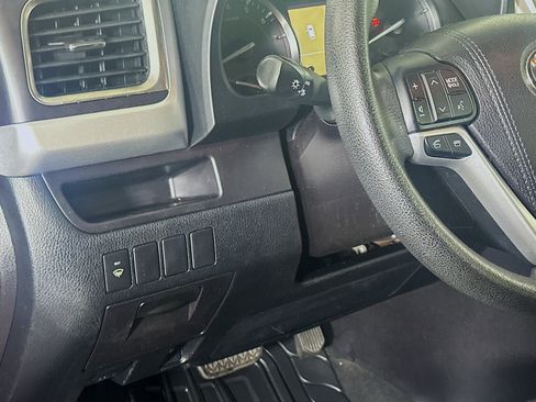 Used 2016 Toyota Highlander LE image 16