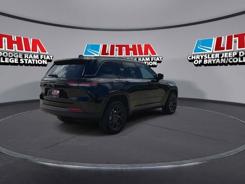 New 2026 Jeep Grand Cherokee Altitude RWD image 8