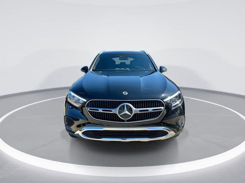 Used 2024 Mercedes-Benz GLC 300 4MATIC image 3