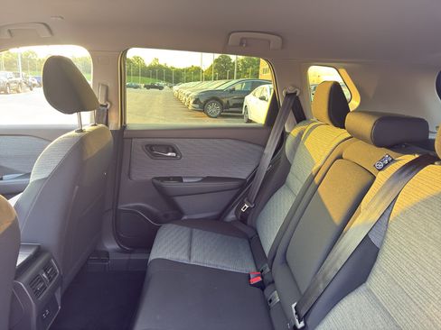 Used 2023 Nissan Rogue SV AWD/4WD image 31