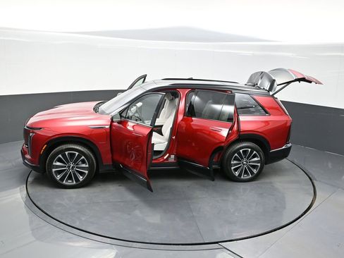 New 2026 Cadillac Vistiq Sport w/ LPO, Floor Liner Package image 36