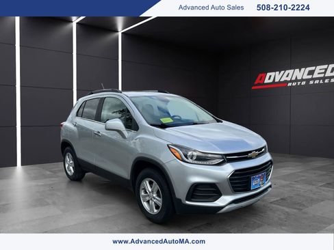 Used 2020 Chevrolet Trax LT w/ LT Convenience Package image 1