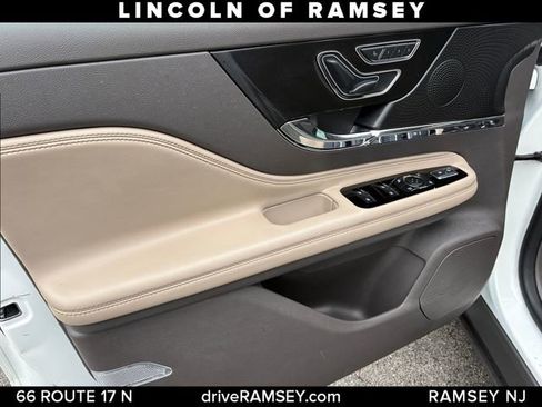 Used 2023 Lincoln Corsair AWD image 12