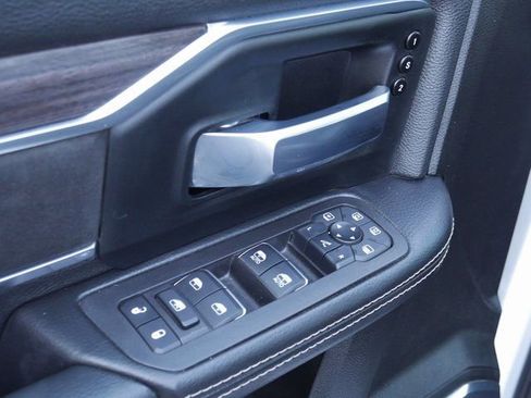 New 2025 RAM 2500 Laramie AWD/4WD image 16