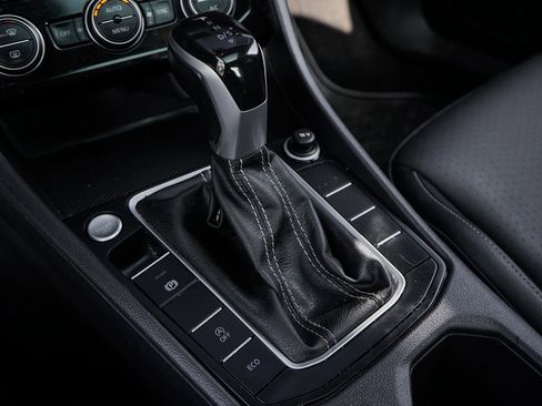 Used 2022 Volkswagen Jetta SE image 33