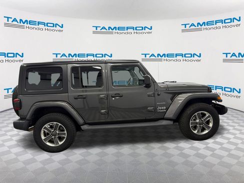 Used 2018 Jeep Wrangler Unlimited Sahara AWD/4WD image 6