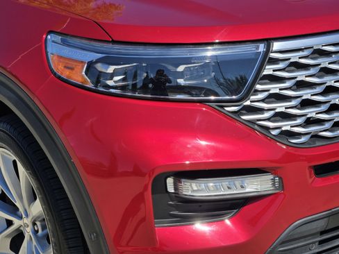Used 2021 Ford Explorer Platinum w/ Equipment Group 601A AWD/4WD image 34