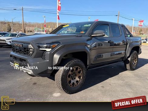 Used 2024 Toyota Tacoma Trailhunter image 9