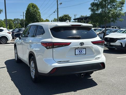 Used 2020 Toyota Highlander LE AWD/4WD image 6