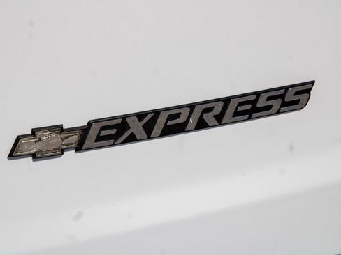 Used 2016 Chevrolet Express 3500 Extended image 36