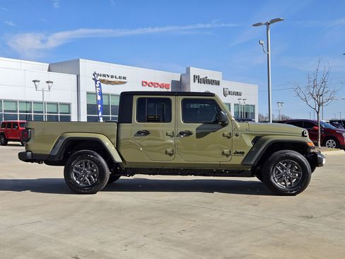 New 2026 Jeep Gladiator Sport image 7