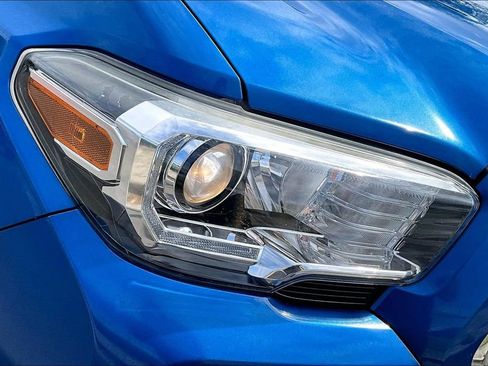 Used 2017 Toyota Tacoma Limited RWD image 32