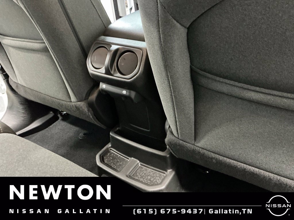 Used 2024 Jeep Wrangler Unlimited w/ Convenience Group AWD/4WD image 17