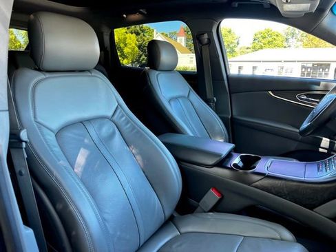 Used 2019 Lincoln Nautilus Reserve image 31