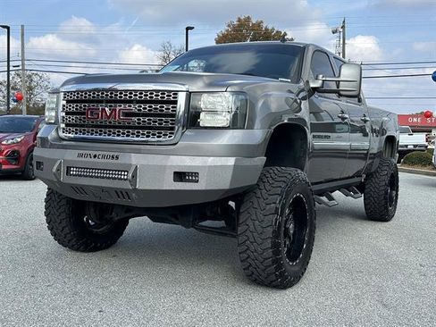 Used 2014 GMC Sierra 2500 Denali w/ Suspension Package, Off-Road image 1