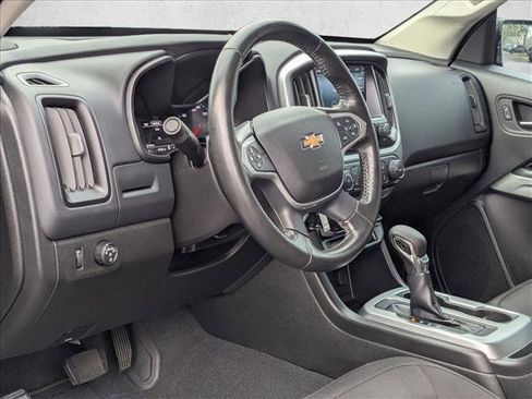 Used 2022 Chevrolet Colorado LT w/ LT Convenience Package image 10