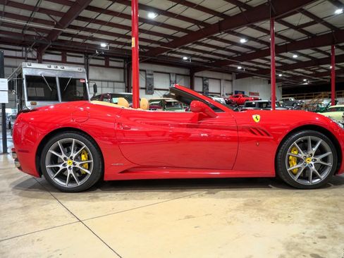 Used 2013 Ferrari California Base 2dr Convertible image 10