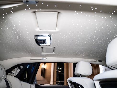 Used 2026 Rolls-Royce Phantom Sedan RWD image 16