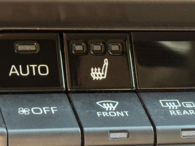 Used 2025 Toyota Camry XLE FWD image 18