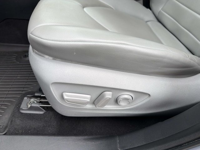 Used 2022 Toyota Highlander XLE FWD image 10