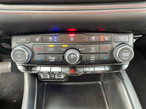 Used 2023 Dodge Durango GT image 38