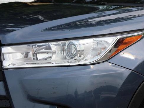 Used 2019 Toyota Highlander XLE AWD/4WD image 10