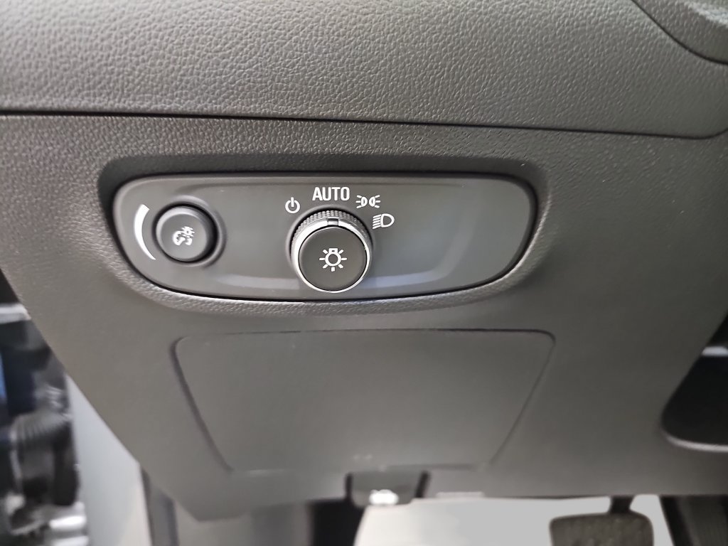Used 2024 Buick Encore GX Sport Touring w/ Advanced Technology Package AWD/4WD image 30